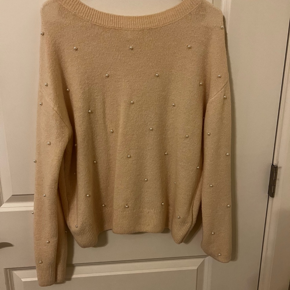 beautiful sweater with pearls, never worn.  size XS